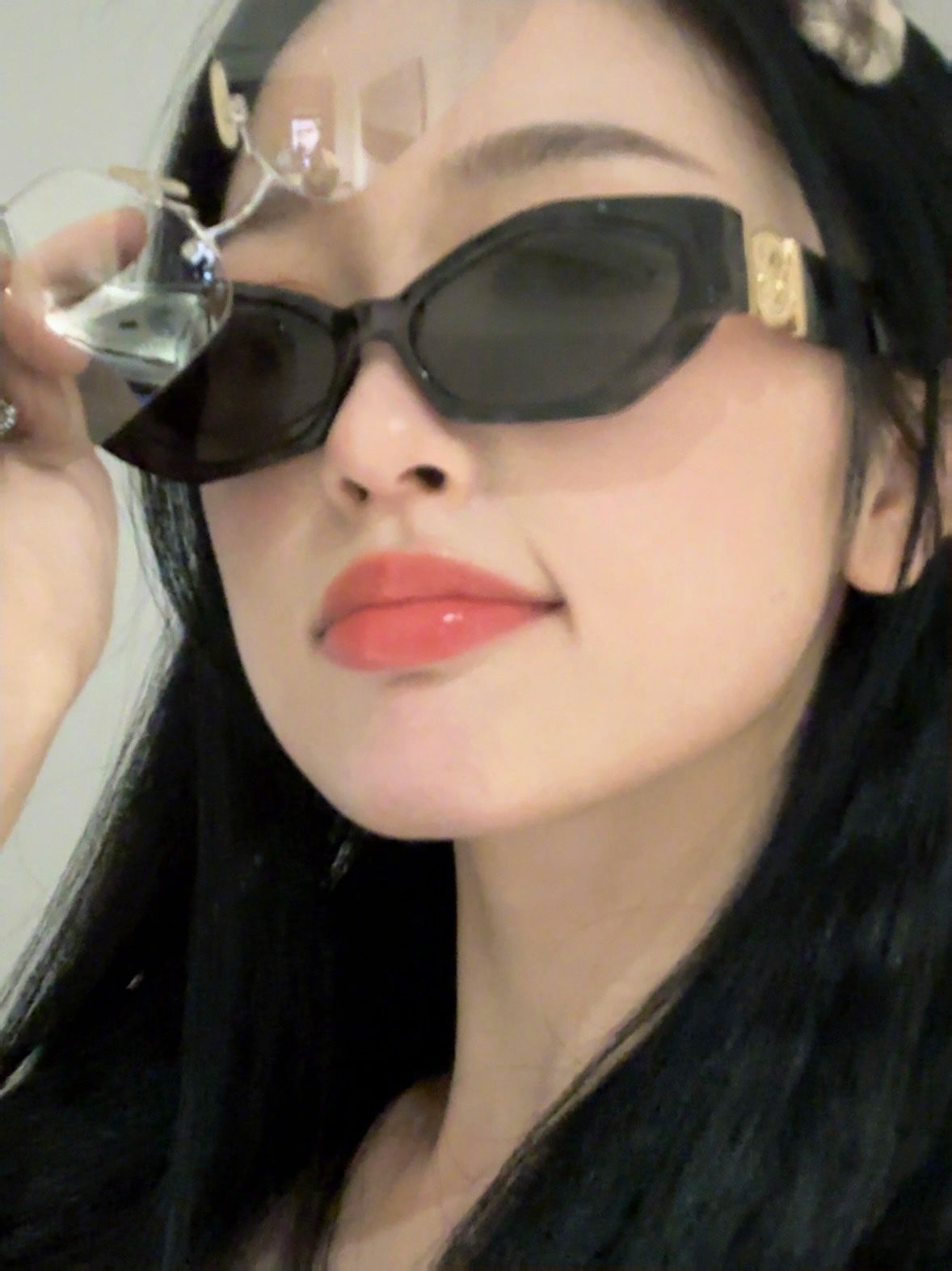 虞书欣格子裙搞怪自拍合集