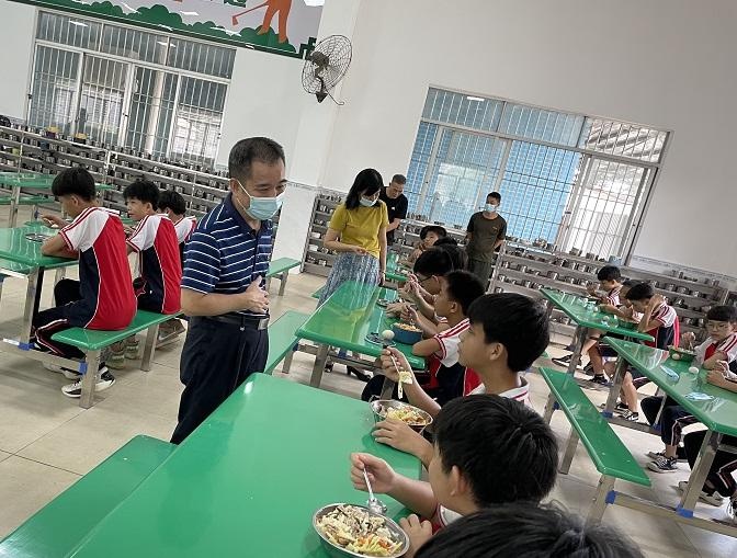 阳春:助力学校饭堂改造 让孩子舒心 让家长放心 让学校安心
