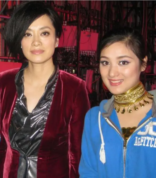 毛阿敏女儿风格大变,19岁便身家过亿!