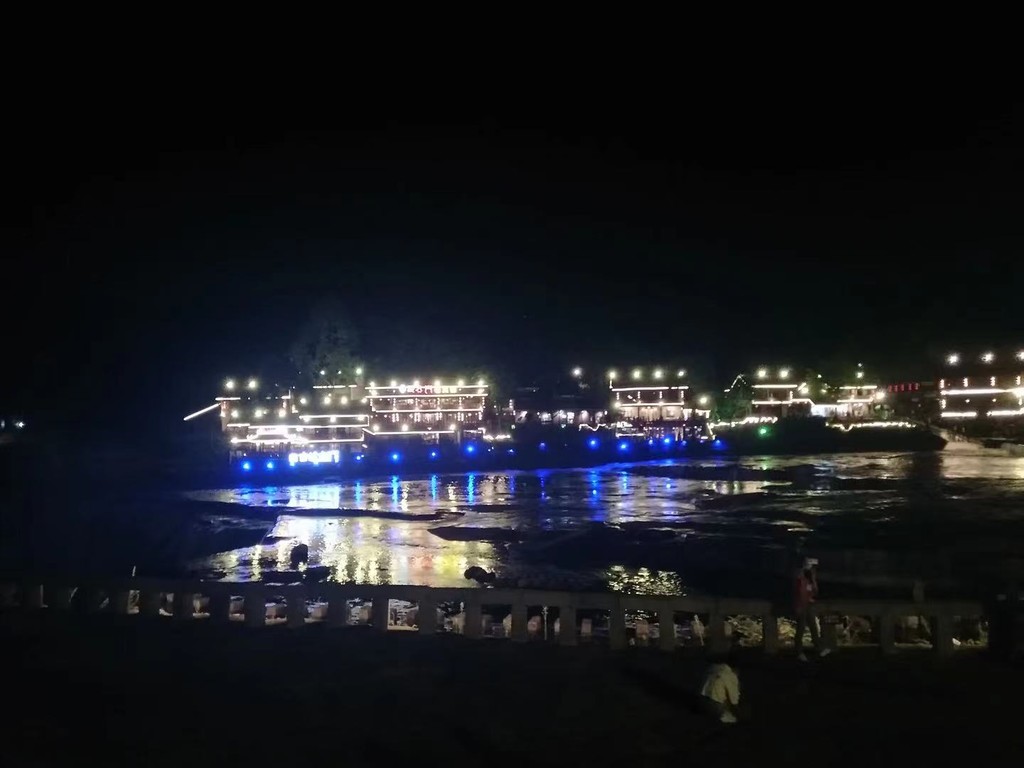 玩夜漂,赏夜景,吃夜宵 广安乐活城提档升级"夜经济"