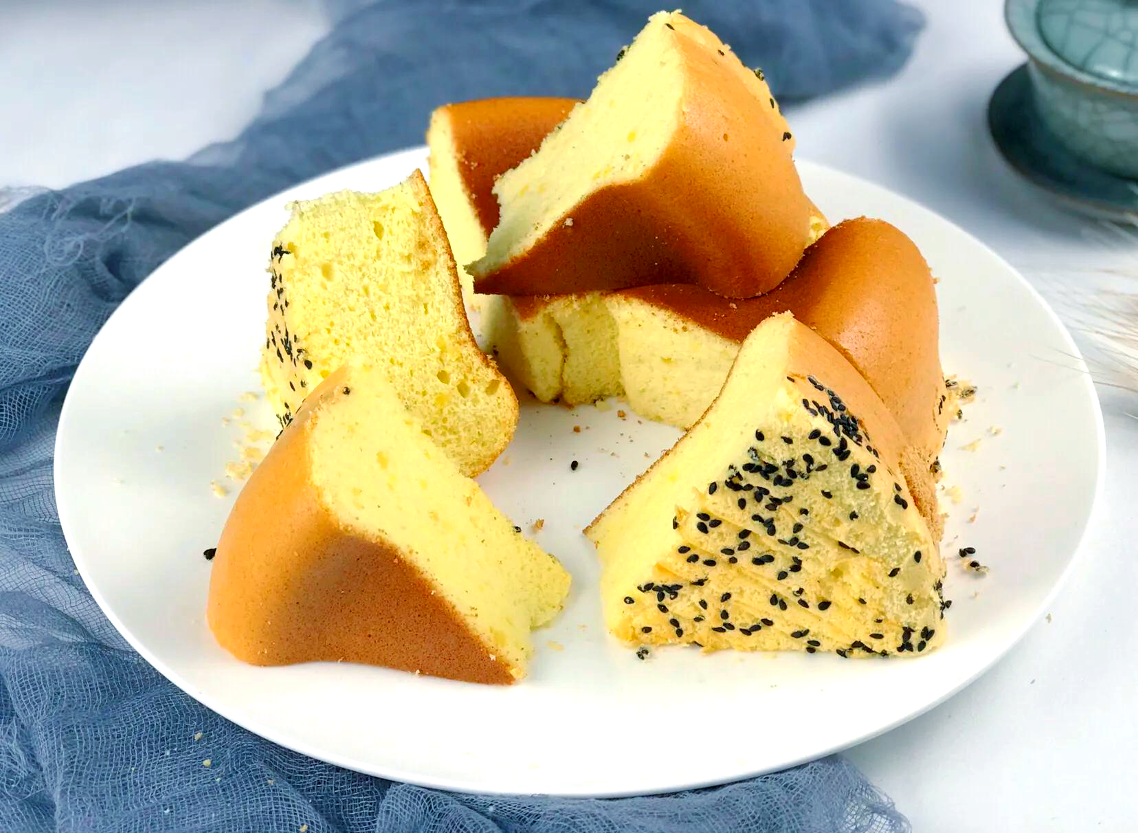 电饭煲戚风蛋糕的制作:湿润口感,不需烤箱