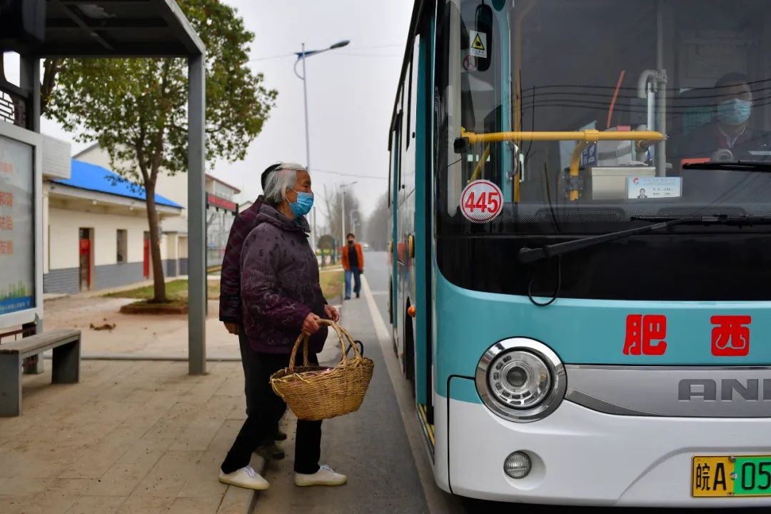 乡村巴士:把欢乐开在春风里