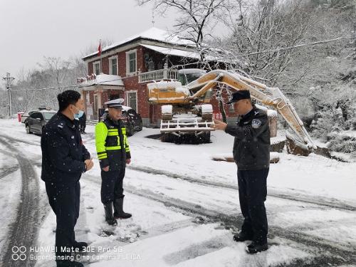 德安:施延同志督导检查雨雪天气道路交通安全管理工作