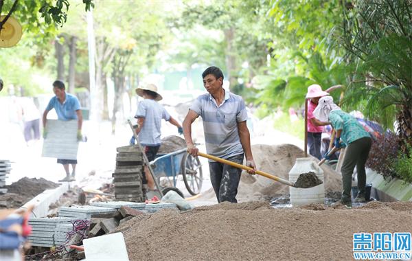 乌当区松溪路:改造背街小巷 方便市民出行