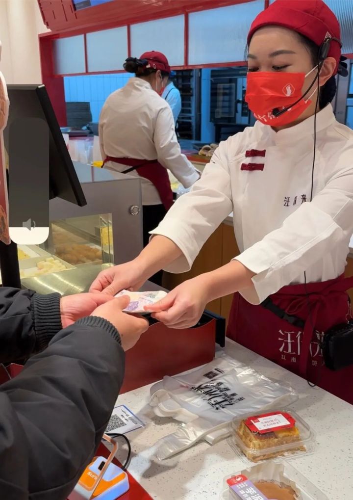 游客来杭更爱付现金?这款"零钱包"成街头商铺标配