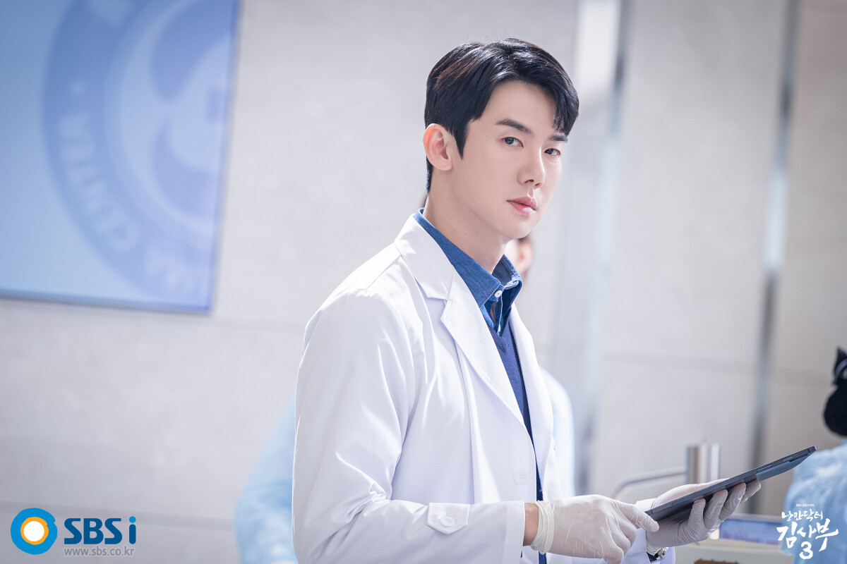 网议柳演锡韩剧最经典角色《浪漫医生金师傅》和《机医》难分高下