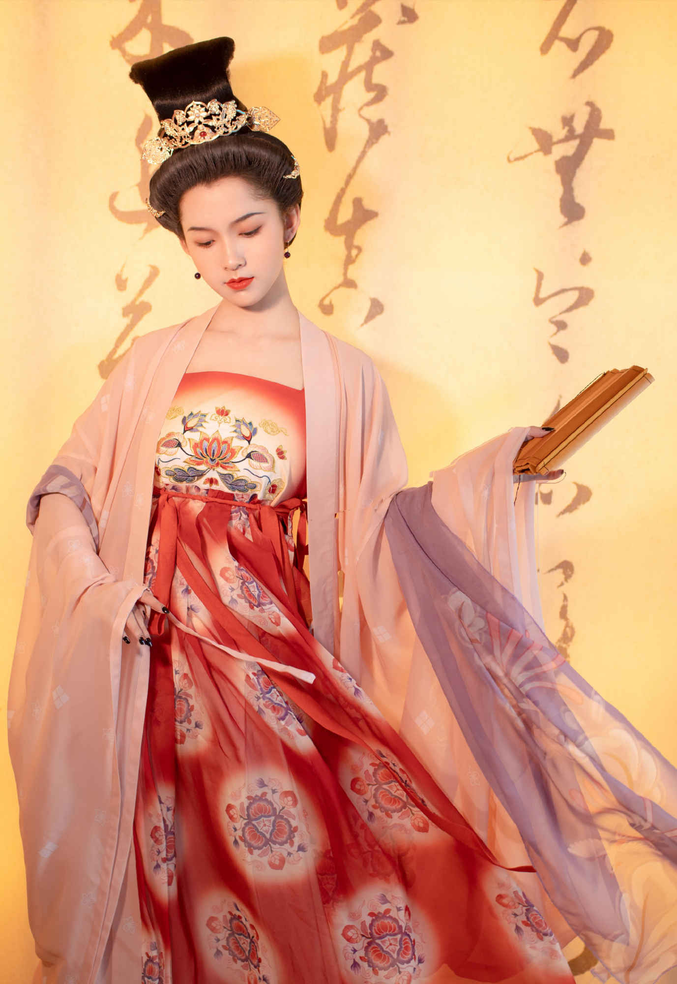 这些"汉服"形制不对,但是却受到大众的喜欢,被称为时代的眼泪