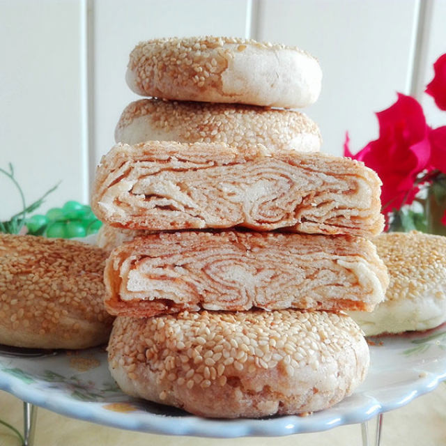 发面麻酱烧饼,层次丰富,外酥里软,营养美味