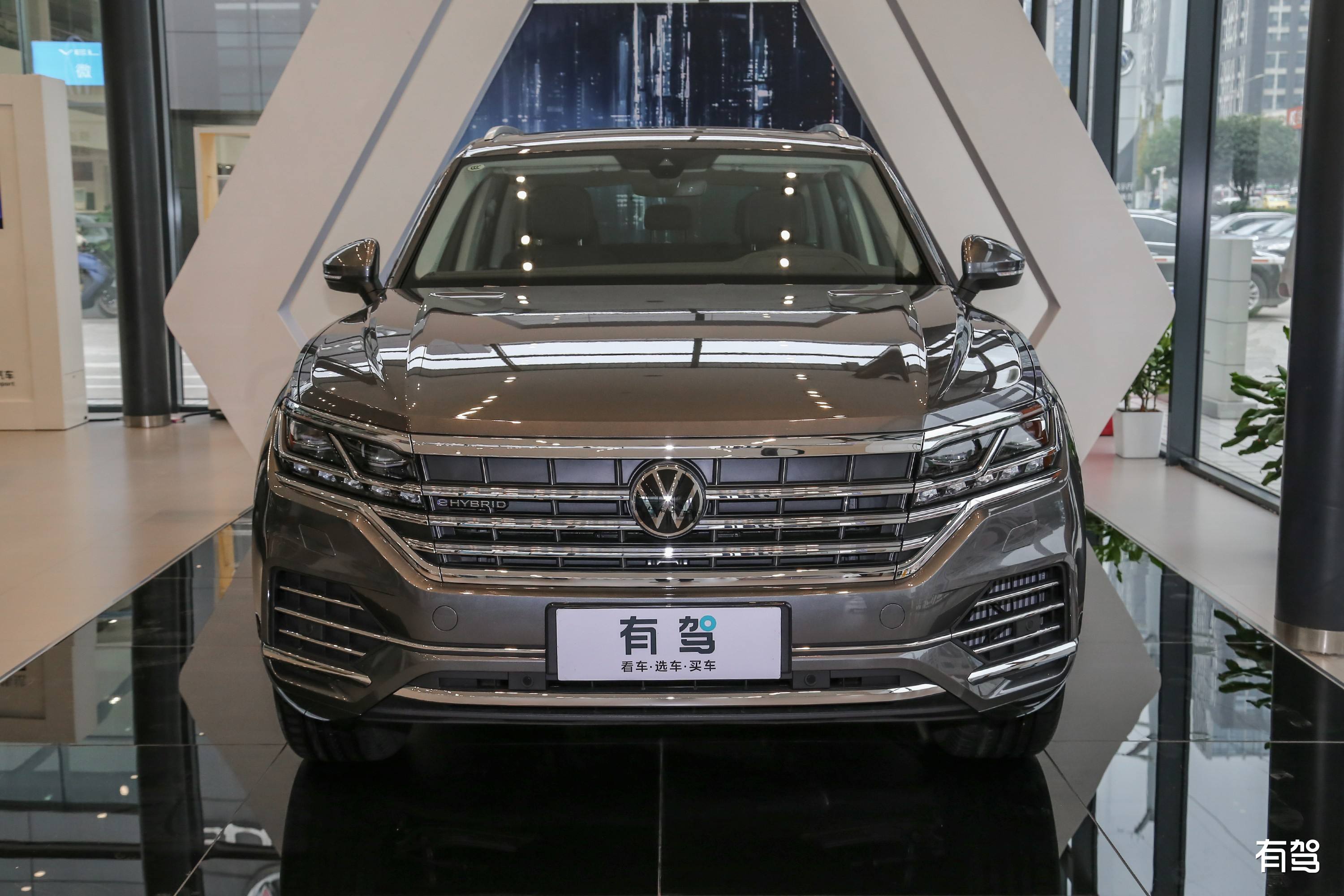 新车|2022款大众途锐ehybrid上市,配置调整指导价67.98万元