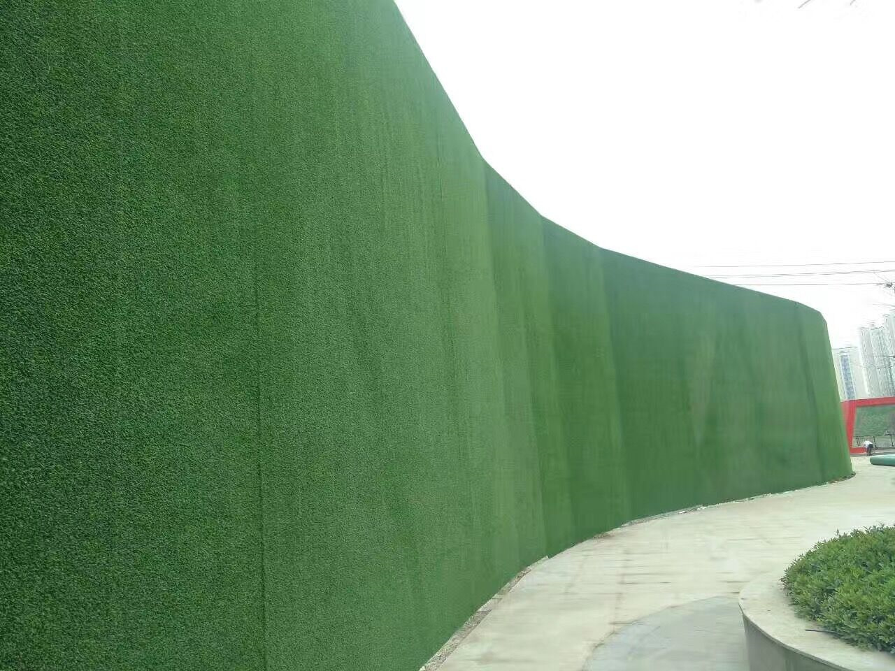 工地围挡草皮价格 工地围挡草皮多少钱(围挡草坪厂家来解读)