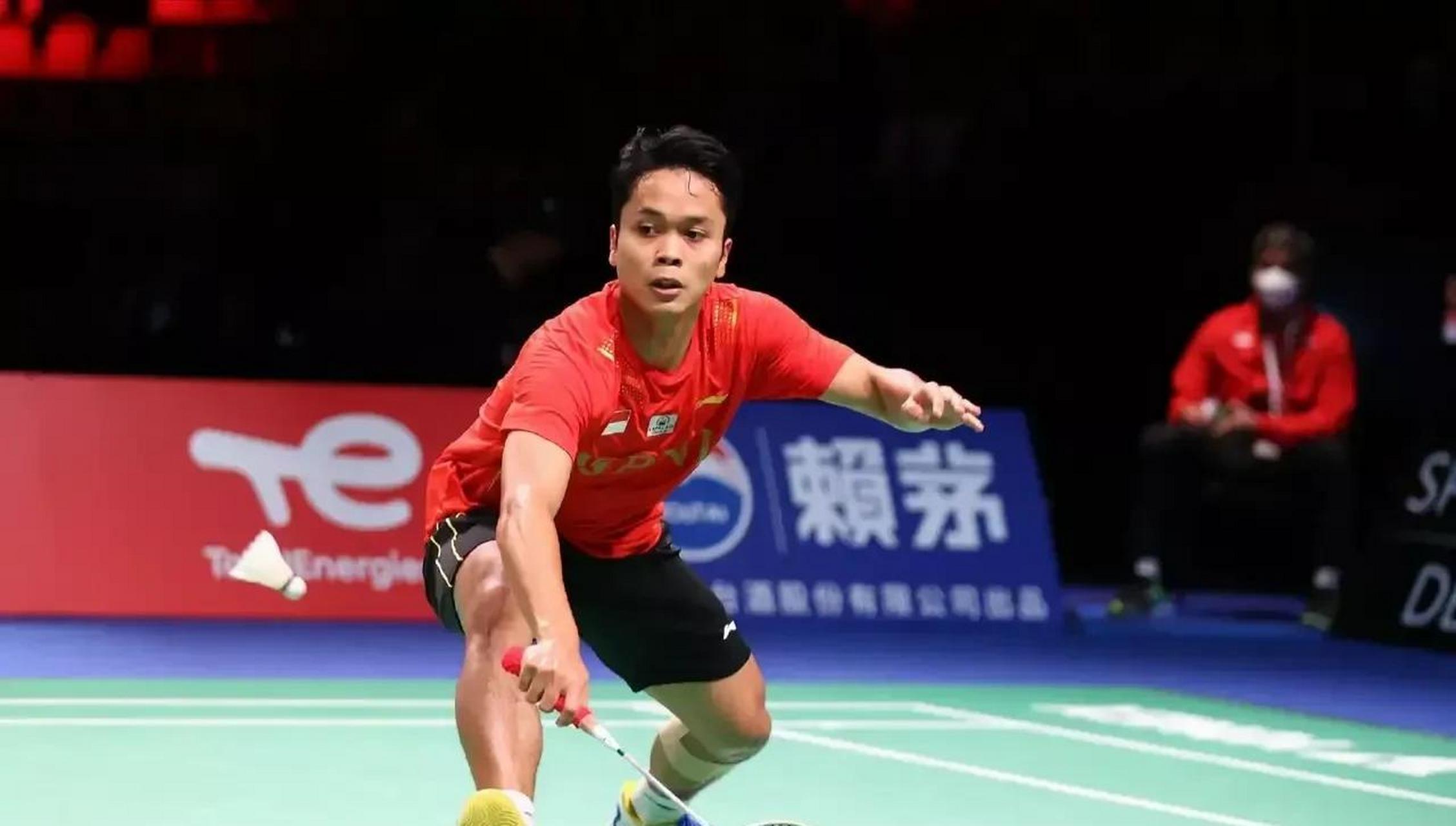 金廷吊打骆建佑,在2023年亚锦赛羽毛球男单决赛中,金廷以21-12,21-8
