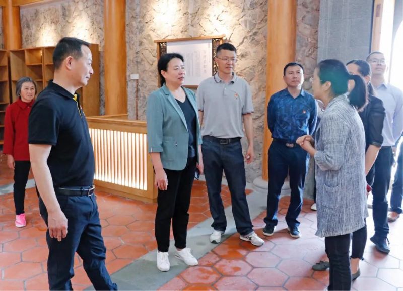 洛江区政府主要领导带队到虹山乡调研