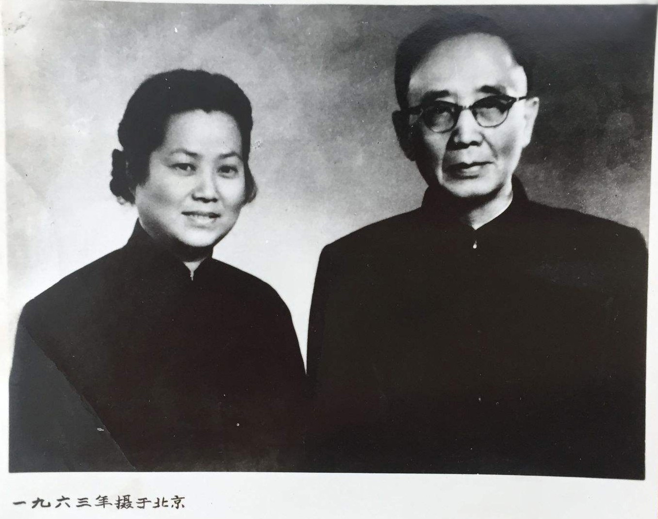 于立忱,于立群:爱上同一个男人,相隔40年,两姐妹均自杀身亡
