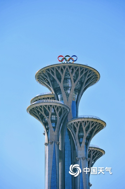 水晶蓝北京碧空如洗奥林匹克塔风景如画