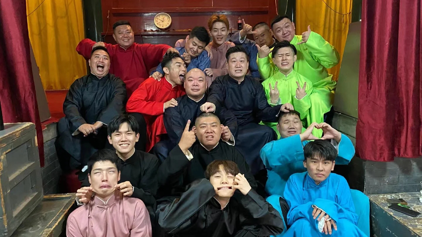 德云社开演第1天意难平,孙九香搭档小龙,老秦戴口罩场下陪伴