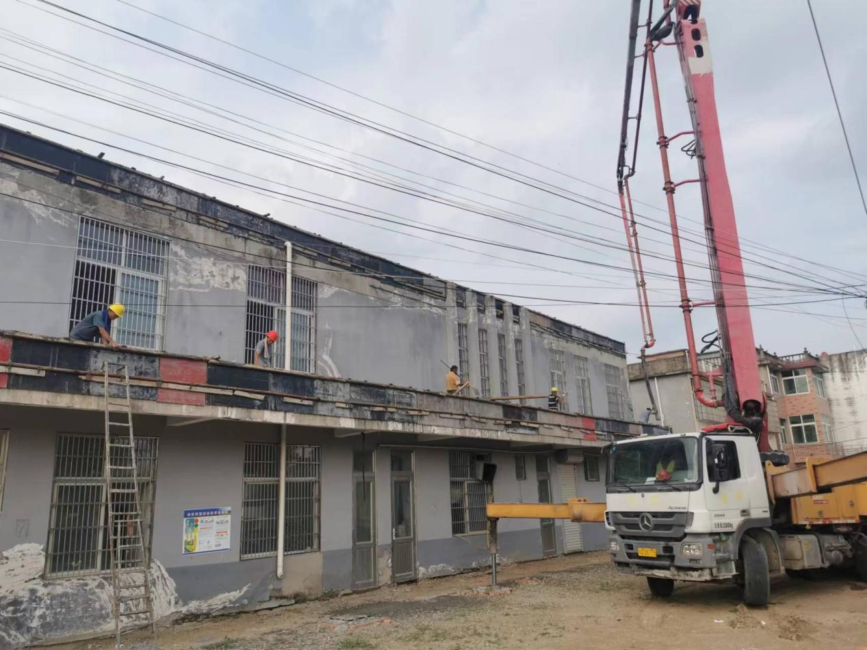 临泉县杨桥镇中心学校积极做好暑期校园修缮工作