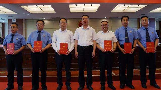 榆林市第四届人大常委会第四十二次会议任命崔虎林等同志职务