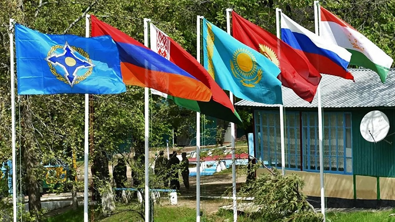 哈萨克斯坦局势动荡,总统紧急求援,俄罗斯军队从天而降