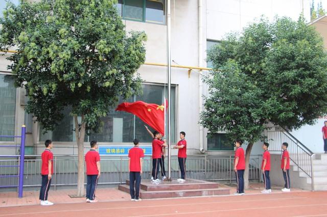 向祖国深情告白,济南十一中举行国庆升国旗仪式