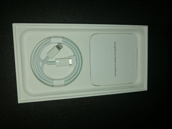 苹果iphone 11新包装盒曝光:耳机,充电头均取消