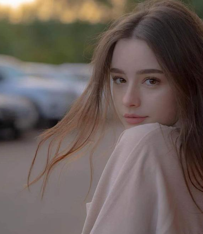 21岁俄罗斯少女,长相清纯,身材火辣,一项运动或是功臣