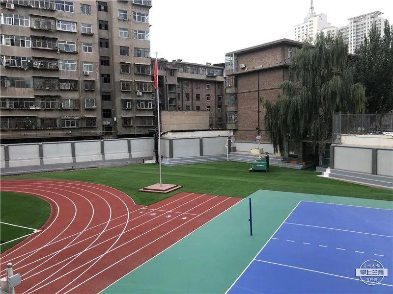 兰州十一中本部新教学楼投入使用 首批学生开始上课