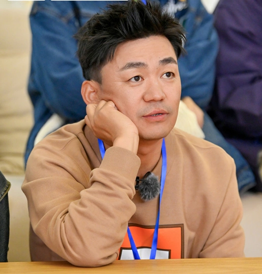 王宝强的《八角笼中》引爆网络,他用拳头和信念打破了命运的枷锁