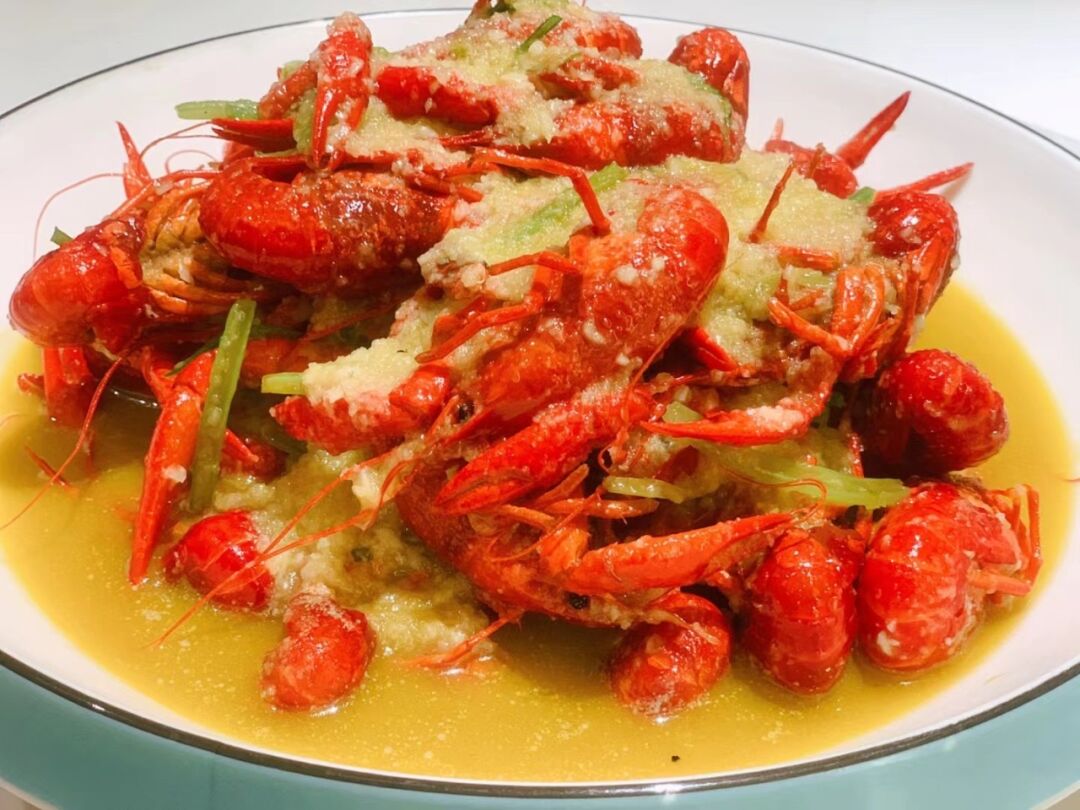 这些地方超哇噻的小龙虾上桌了!