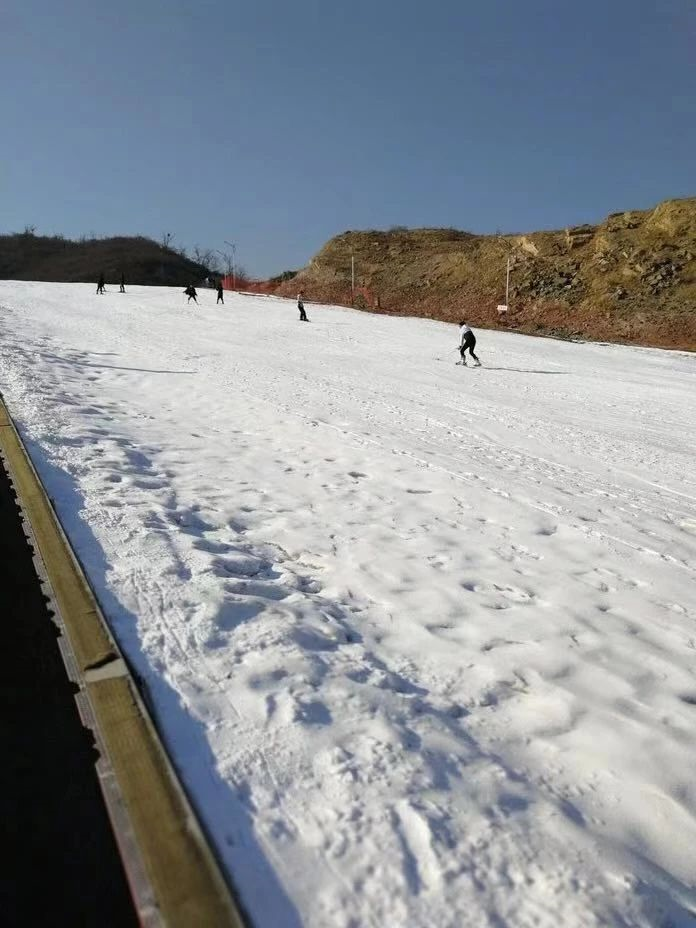 平山西柏坡滑雪场图片