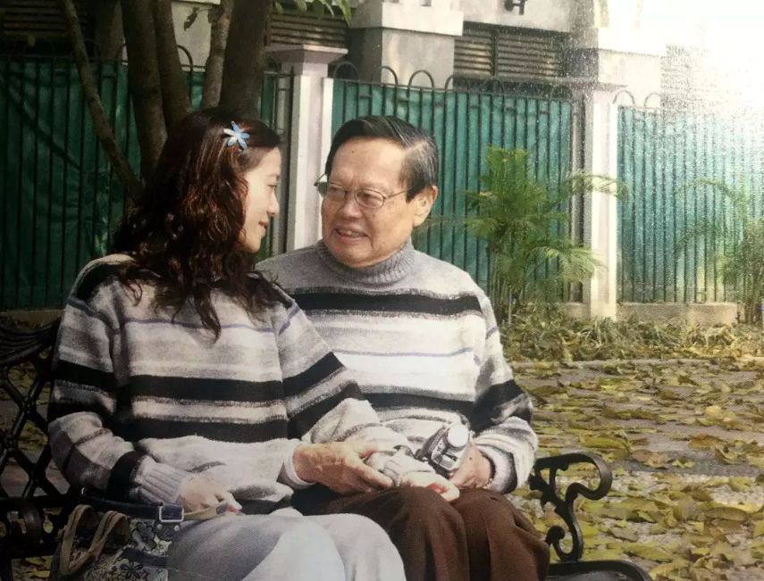 百岁杨振宁,与46岁妻子共同度过十七载:这对忘年恋,经得起考验