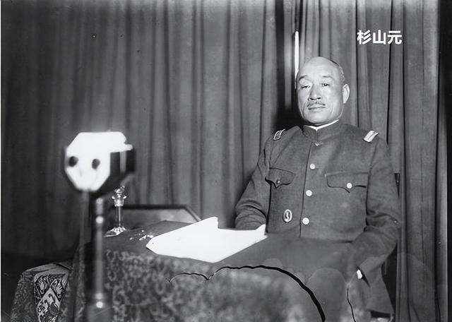 1945年,扬言3个月拿下中国的杉山元开枪自杀,妻子却骂他是怂蛋