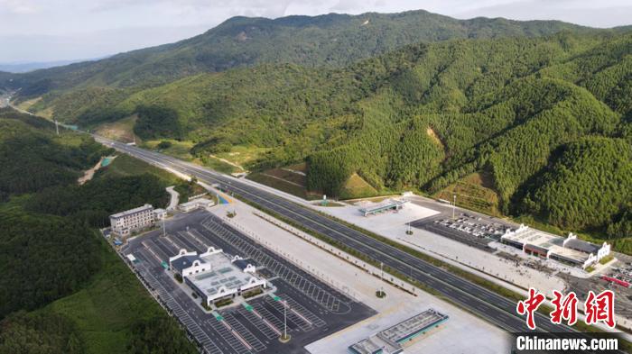 广东惠清高速公路通车 两市车程缩短至1.5小时