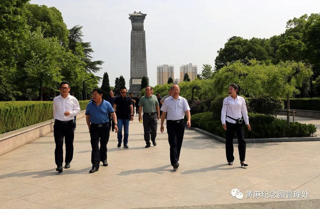 原湖北省军区少将副政委李尚林一行来黄麻纪念园参观调研