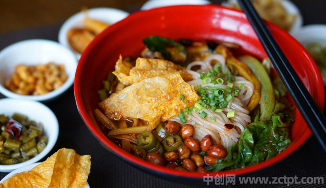 螺螄粉的螄正確發音是shi還是si, 正確發音是螺螄(si)粉 Liuzhou river snails rice noodle/YA