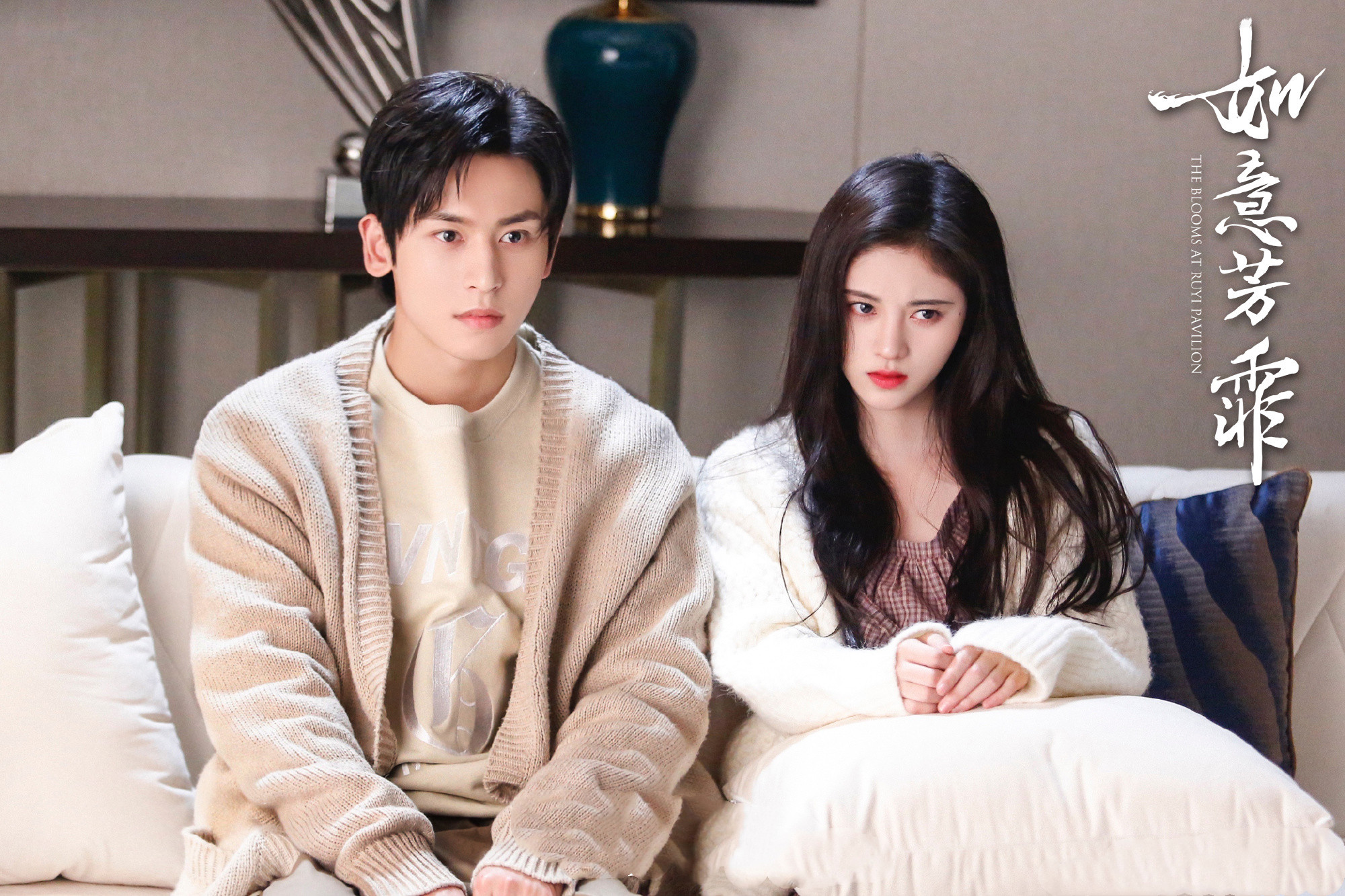 张哲瀚最新动态:晒蕾丝镂空衬衫,诛仙新代言,与赵丽颖合作新剧