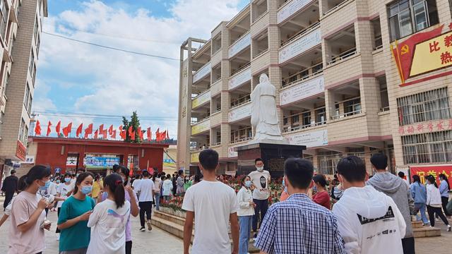 宣威五中:全力保障高考各项工作 为莘莘学子助力加油