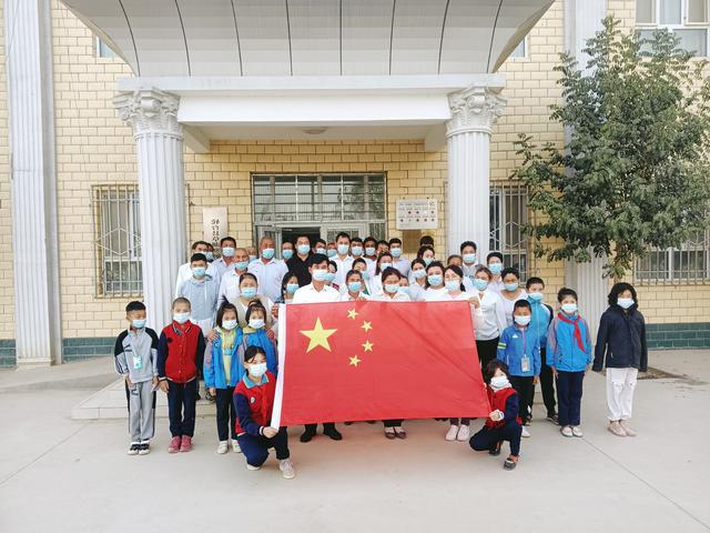 轮台县轮南镇:欢度国庆 共贺华诞