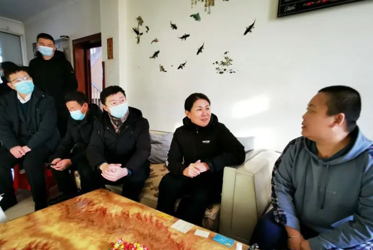 刘化莲到青龙山农场有限公司走访慰问