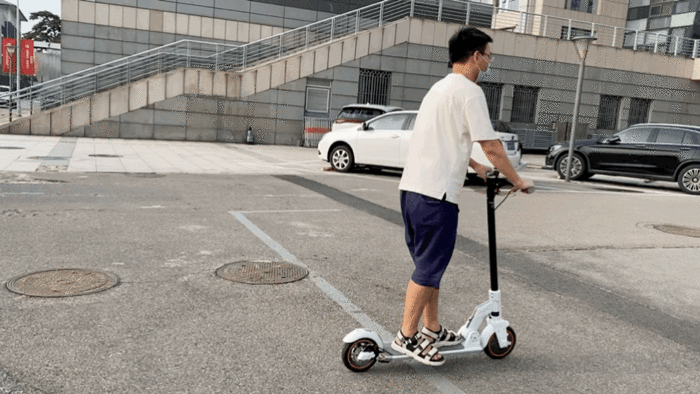 短途代步新体验 联想智能滑板车m2蜂窝轮胎版评测