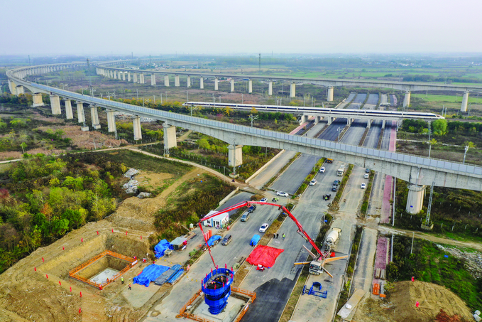 北沿江高铁安徽段首个桥墩浇筑完成