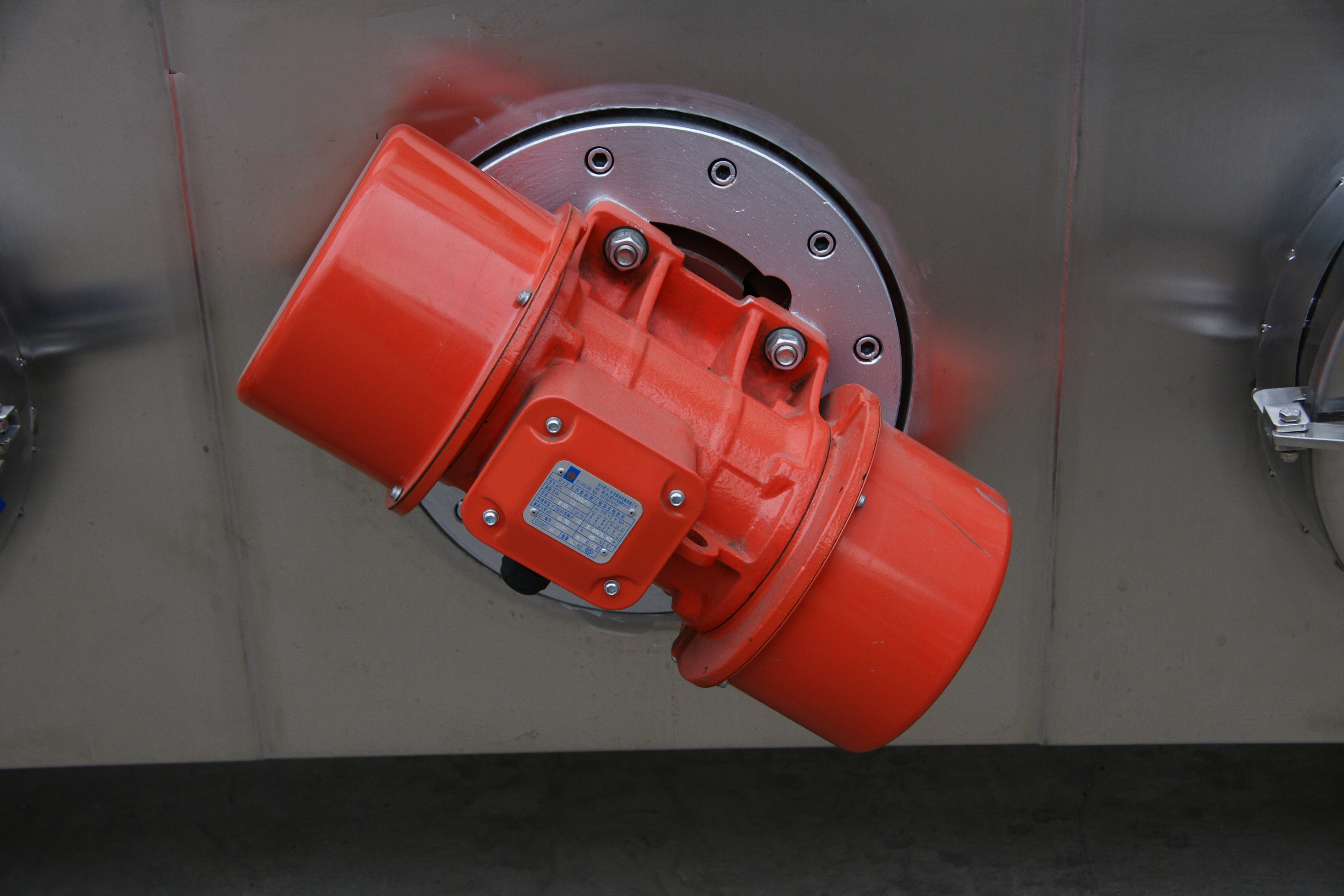 振动流化床干燥机的工作原理