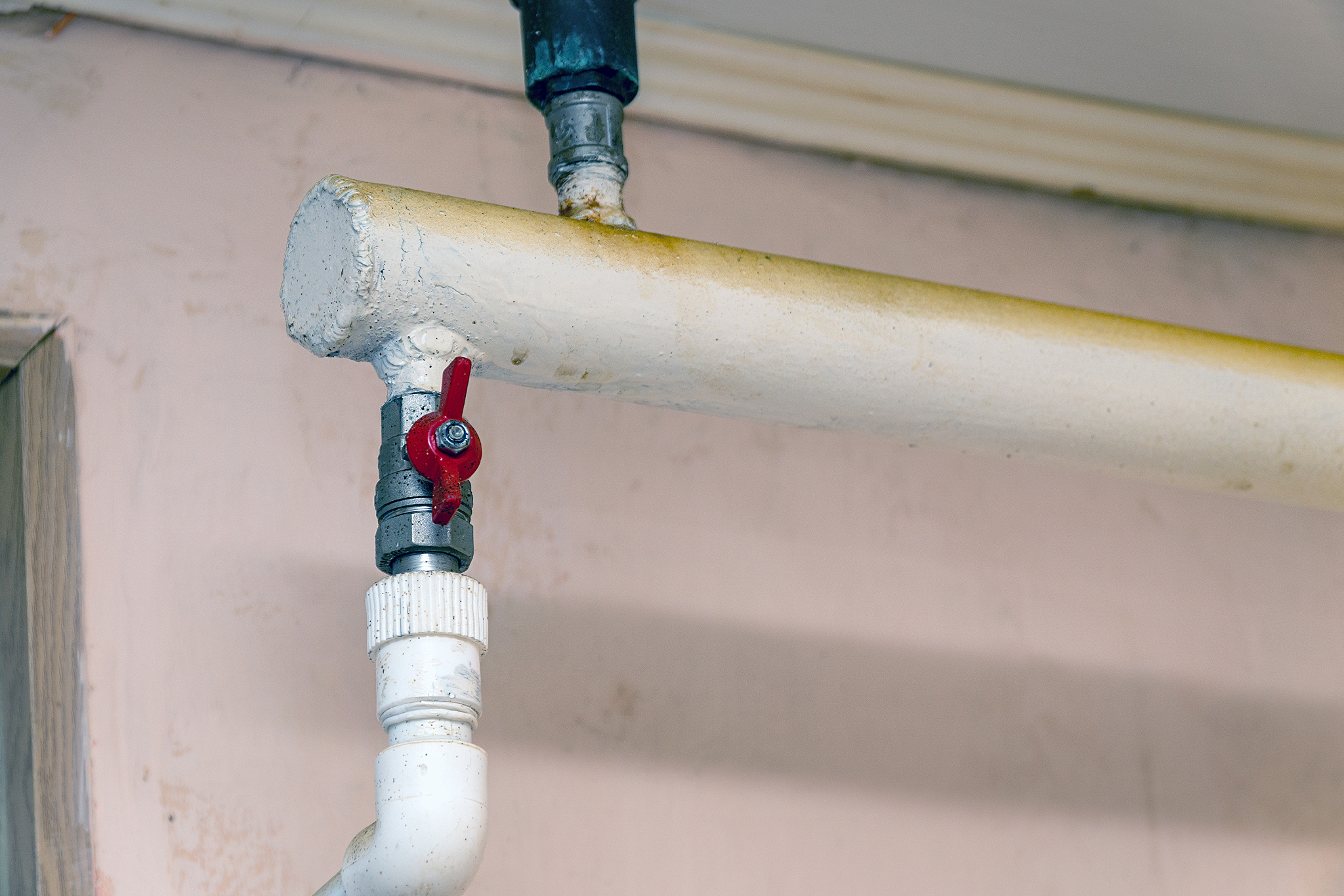 家里进水管冻了怎么办?屋子里水管冻了怎么办