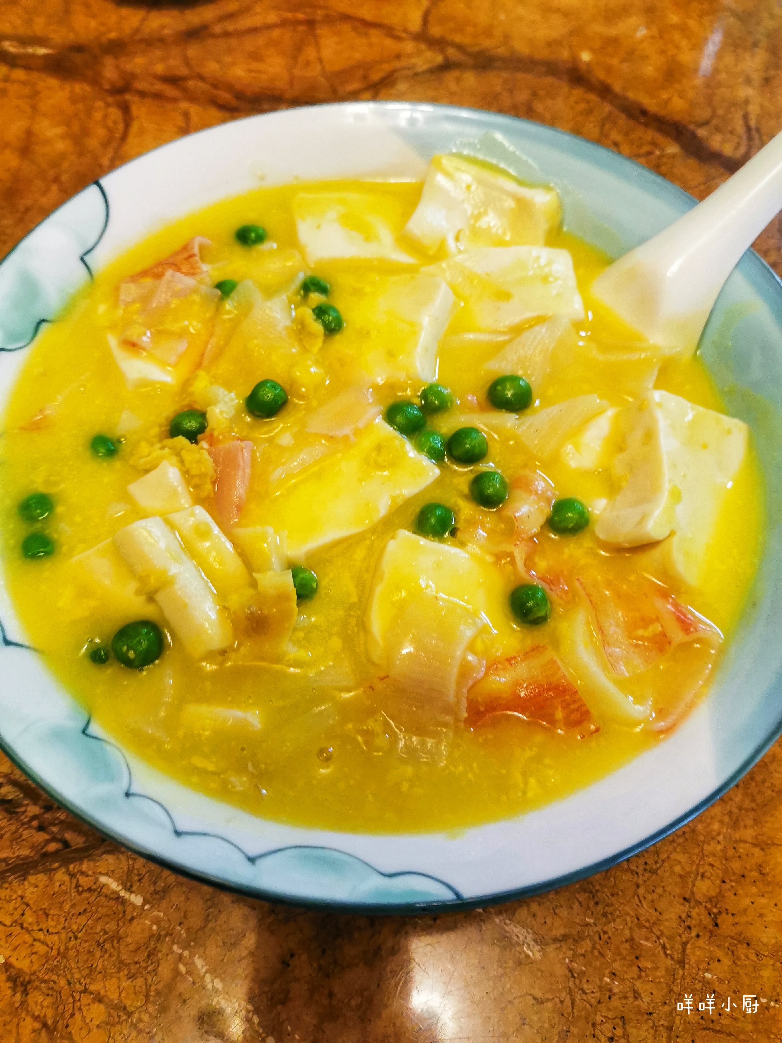 汤浓味鲜的咸蛋黄豆腐煲,营养美味,开胃下饭,操作简单易学