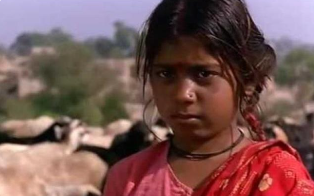印度女匪首普兰黛维:11岁嫁人,18岁遭多人侮辱后,看她如何反击