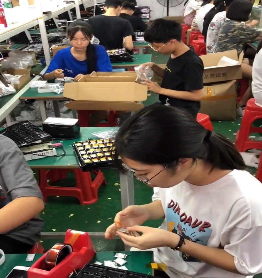 拿烙铁焊锡要注意了