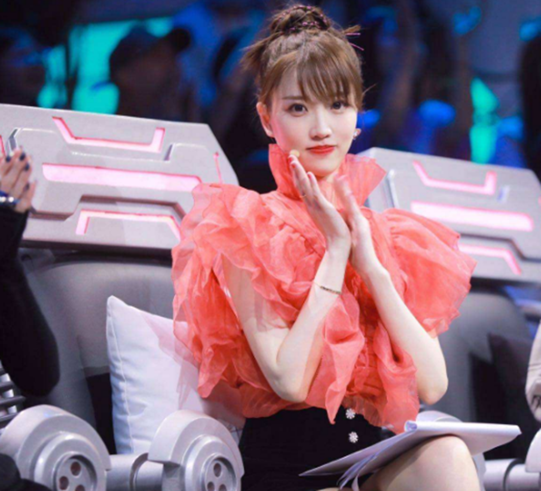 《蒙面舞王》的女主持人是谁?