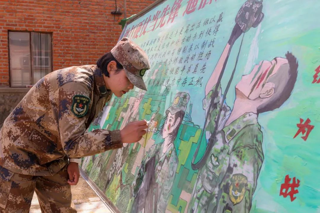 女兵们,去外训!