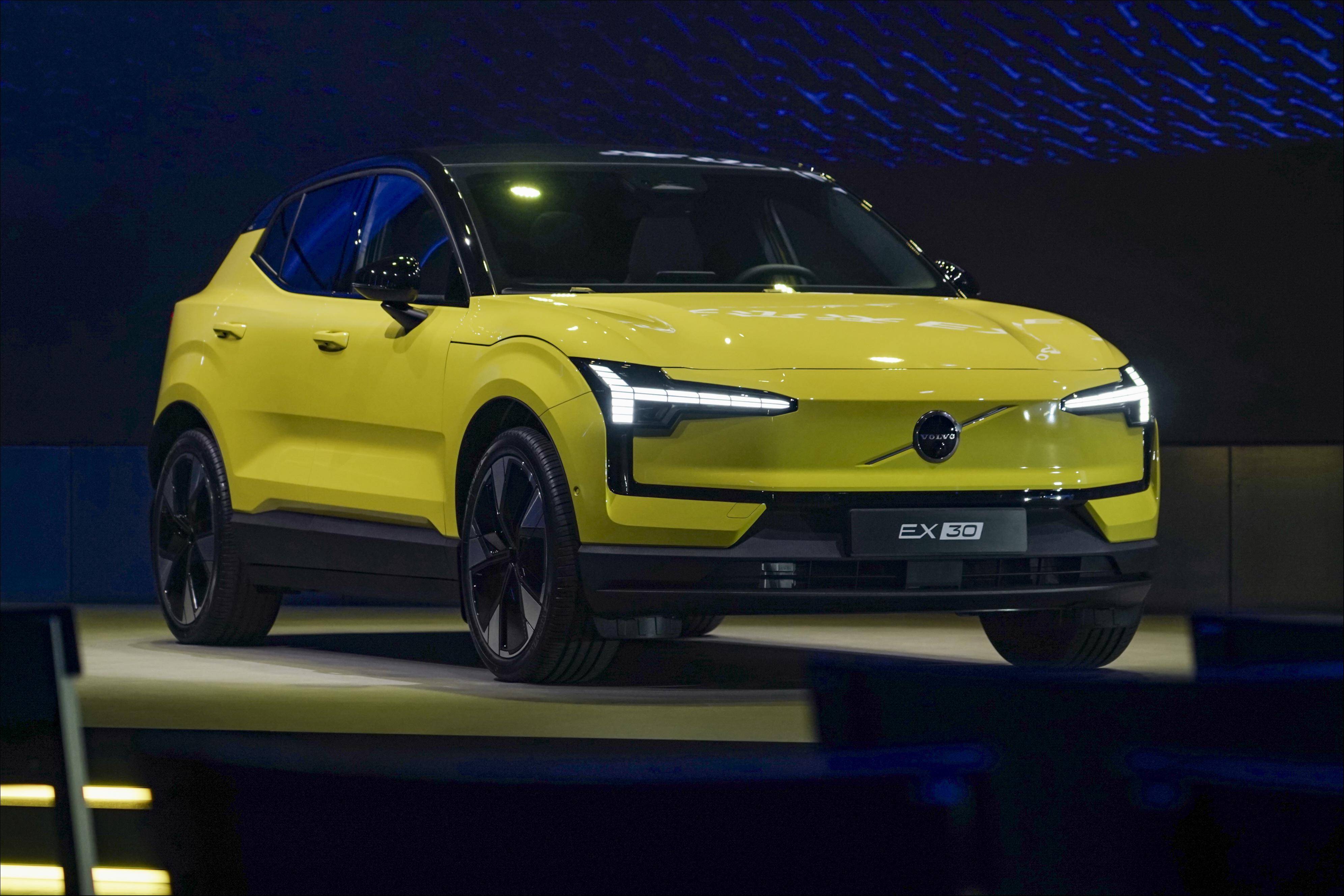 一辆汽车一年的费用主要涵盖以下几个方面:保险费用,这包括交强险和