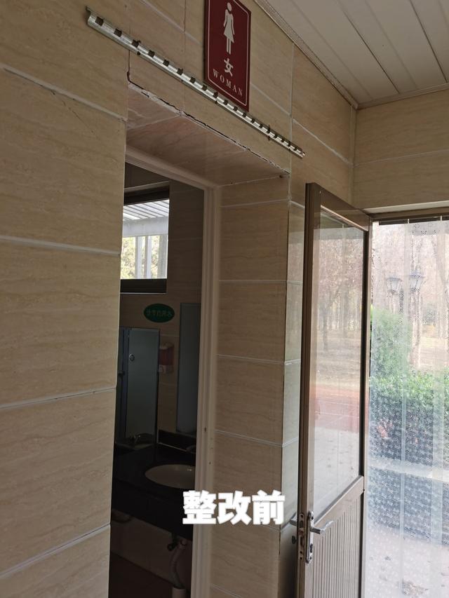 无障碍卫生间标识清晰,残疾人如厕更方便