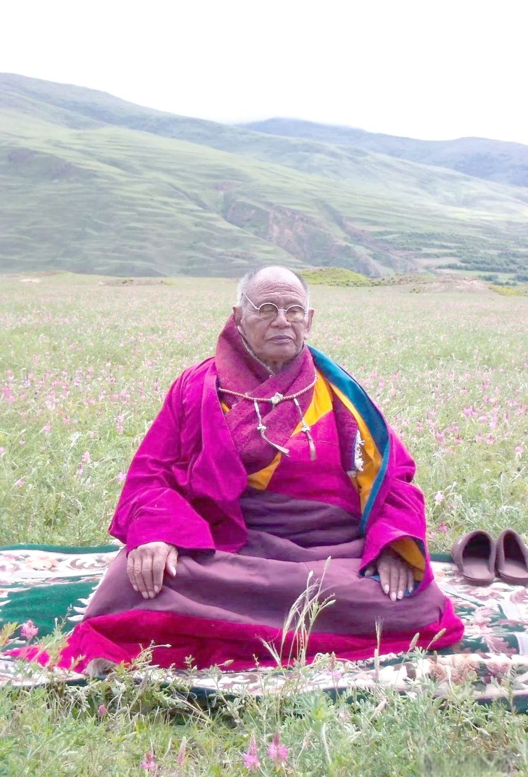 光明大圆满传承:从祖师到喇嘛仁波切的法脉之旅